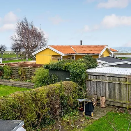 2 Bedroom Beautiful In Hébergement de vacances