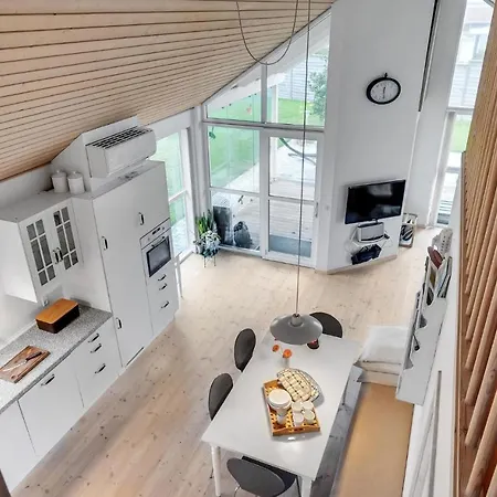 2 Bedroom Beautiful In Hébergement de vacances *