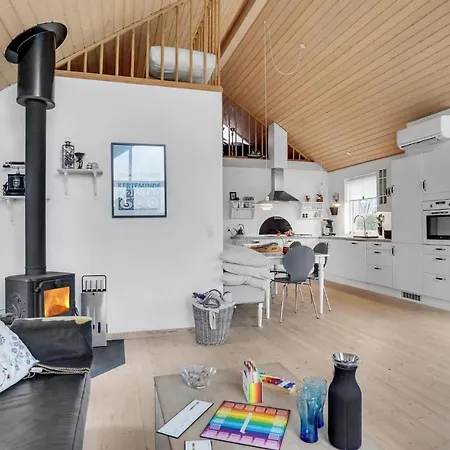 2 Bedroom Beautiful In Hébergement de vacances